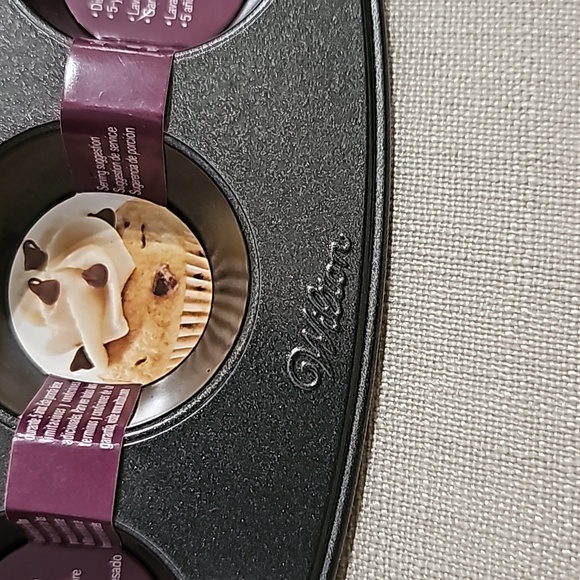 Wilton Mini Muffin Pan NWT - Picture 7 of 7
